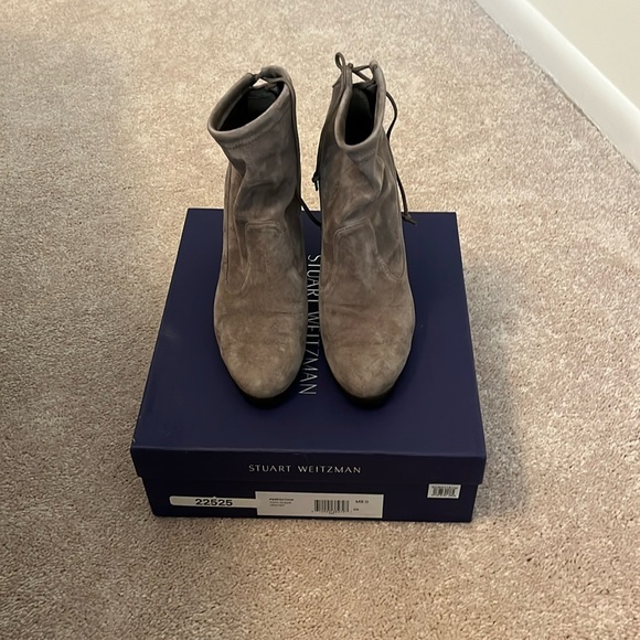 Authentic Stuart Weitzman topo Suede boots. - Picture 1 of 4